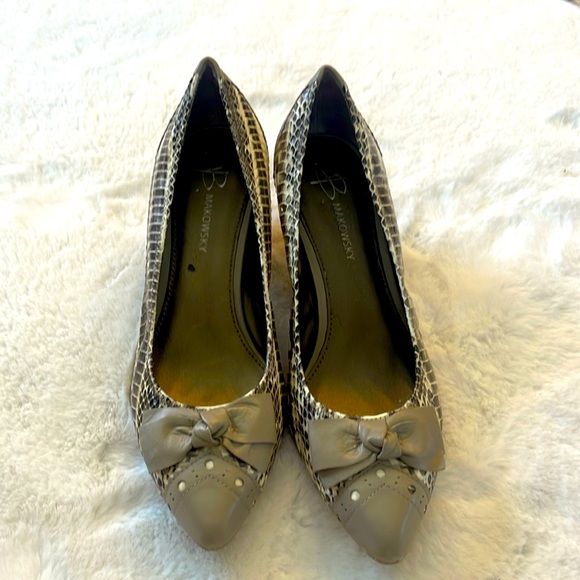 B Makowsky Heels - Picture 1 of 13
